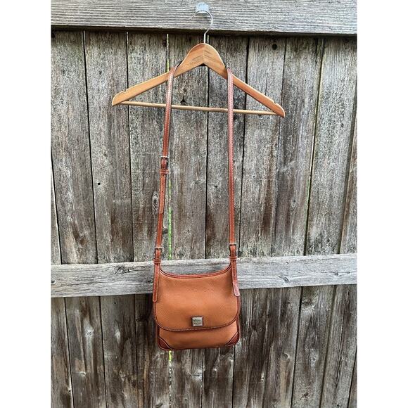 Dooney & Bourke Pebble Grain Crossbody Brown Tan Shoulder Bag | Red Interior - Picture 4 of 12